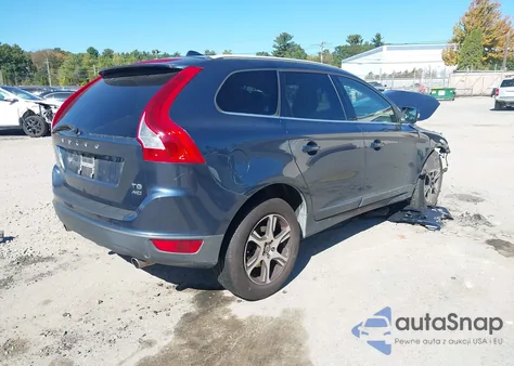 2011 Volvo Xc60 T6/T6 R-Design z USA, uszkodzony, nr VIN YV4902DZ2B2210566